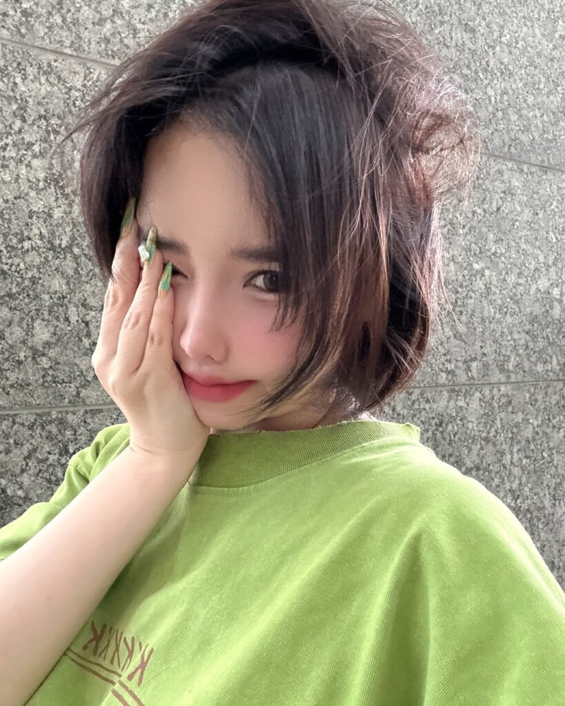 Park Bom menegaskan bahwa tidak pernah ada laporan keuangan resmi dari pihak YG Entertainment selama ia berkarier di bawah label tersebut.