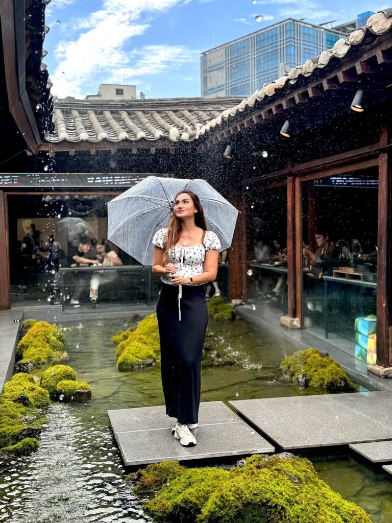 Pesinetron ini memilih untuk melanjutkan hidup dengan damai dan mendoakan yang terbaik bagi mantan suaminya, sebuah sikap yang jarang terlihat dalam dinamika perceraian publik.