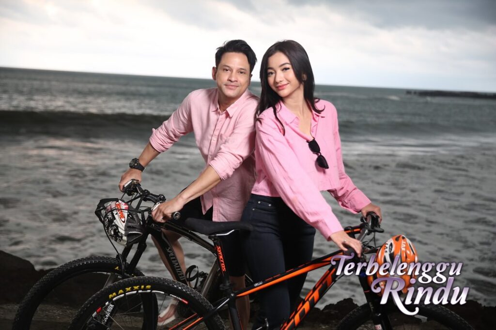 Deretan aktor dan aktris yang membintangi Terbelenggu Rindu turut menjadi daya tarik tersendiri.