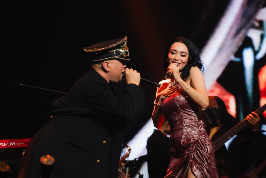 Wika meniti karier dari bawah, mengikuti berbagai kompetisi, hingga perlahan namanya mulai dikenal. 