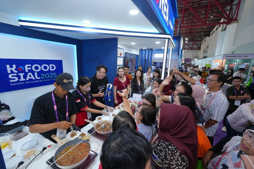Keberhasilan K-Food tidak lepas dari presentasi yang impresif di Paviliun Korea Terpadu.