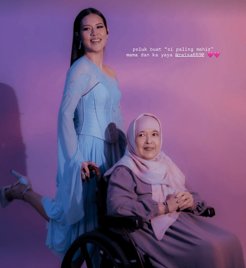 Penyanyi populer Raisa juga tengah berduka setelah sang ibu meninggal dunia.