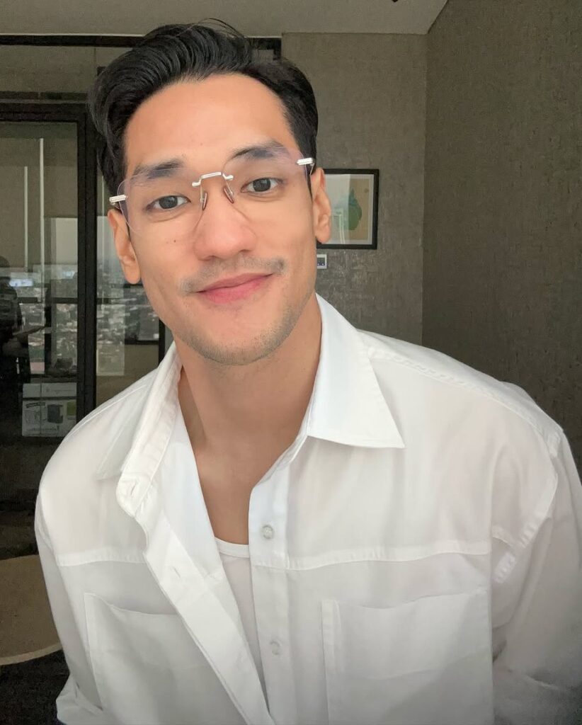 Kehadiran Afgan menjadi salah satu bentuk dukungan moral bagi Raisa yang tengah berduka.