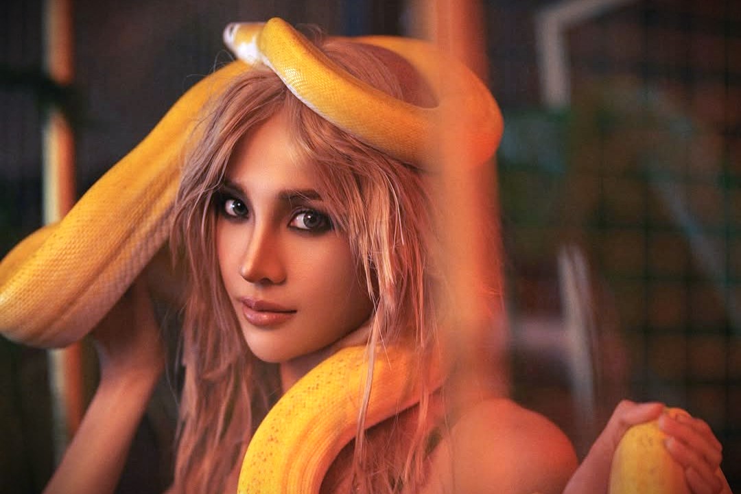 Anya Geraldine cosplay jadi Britney Spears
