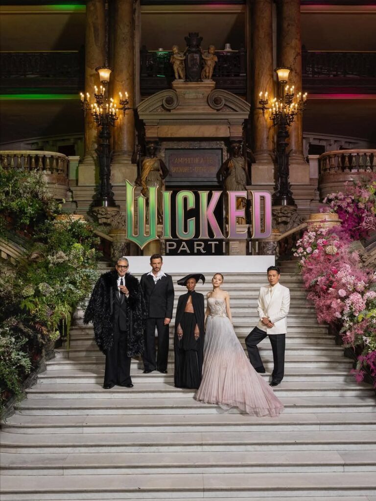 Selain penampilan Ariana Grande, Wicked: For Good juga dipuji karena visualnya yang menakjubkan.