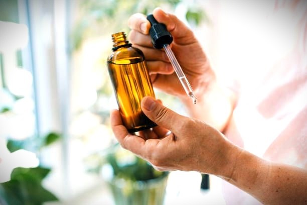 Ilustrasi body serum atau body oil