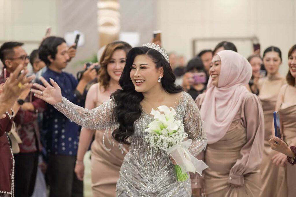 Pernikahan Boiyen dengan Rully Anggi Akbar mendapat dukungan penuh dari penggemar yang selama ini mengikuti perjalanan kariernya.