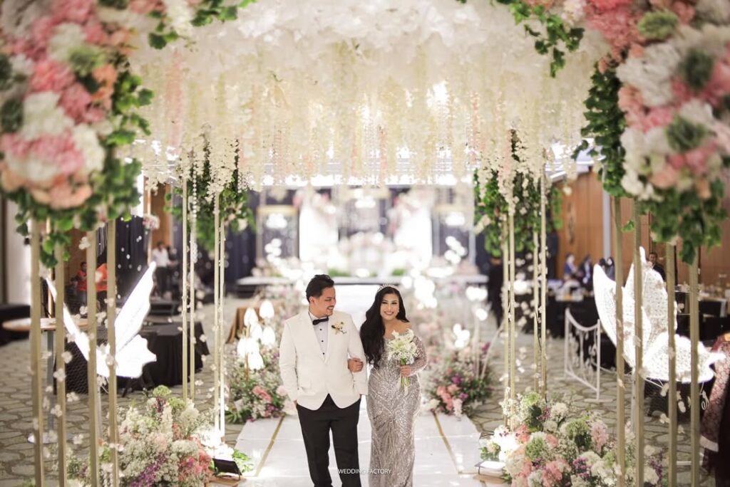 Foto dan video pernikahan Boiyen dengan Rully Anggi Akbar segera beredar luas di media sosial.