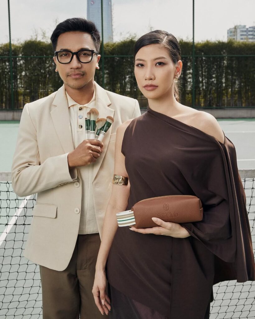 Satu set The Club Series dijual dengan harga Rp 699.000 dan dilengkapi dengan leather pouch bergaya sporty-elegan yang memudahkan penyimpanan dan mobilitas.