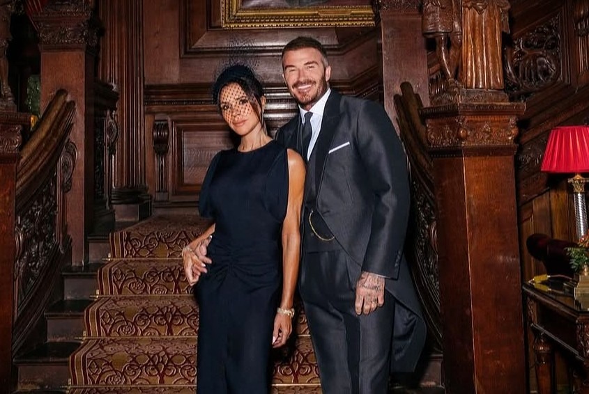 David Beckham kenakan busana karya Victoria Beckham