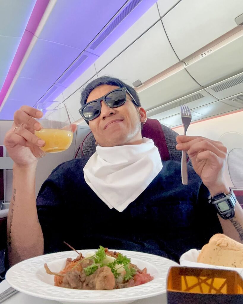 Desta harus mempelajari gestur, gaya bicara, dan humor khas Dono agar bisa menghadirkan sosok yang autentik di layar lebar.