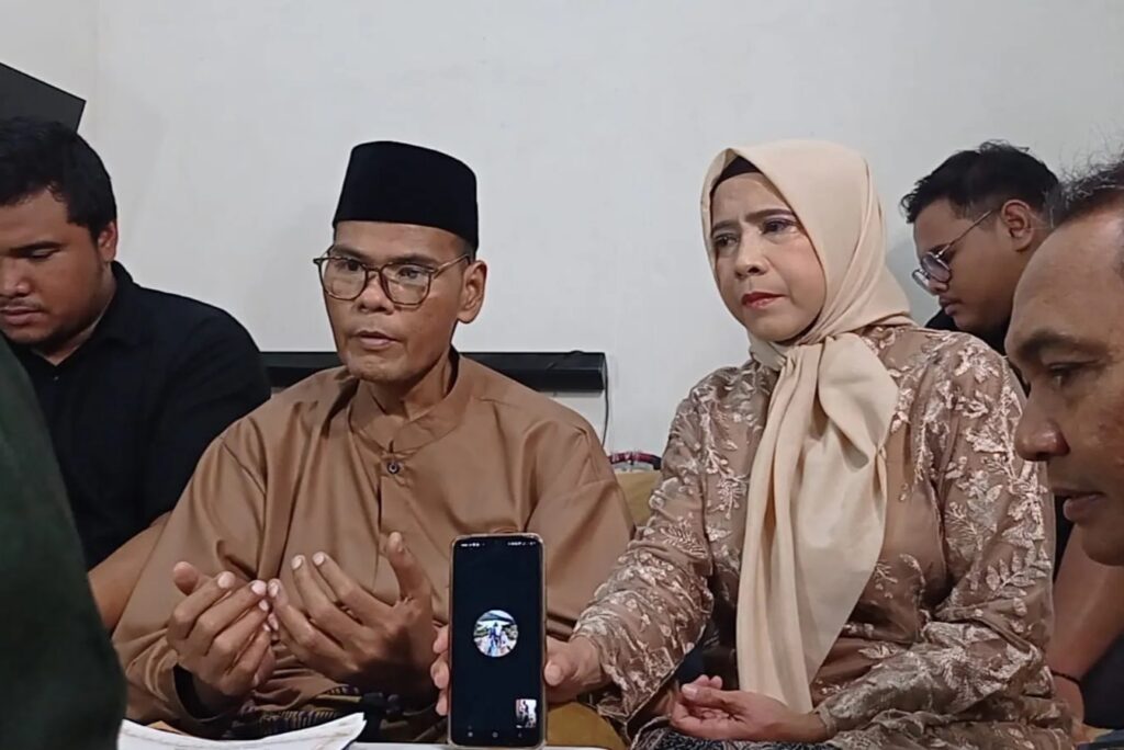 Fahmi Bo dan Nita Anita menikah lagi setelah keduanya sempat berpisah pada tahun 2020.