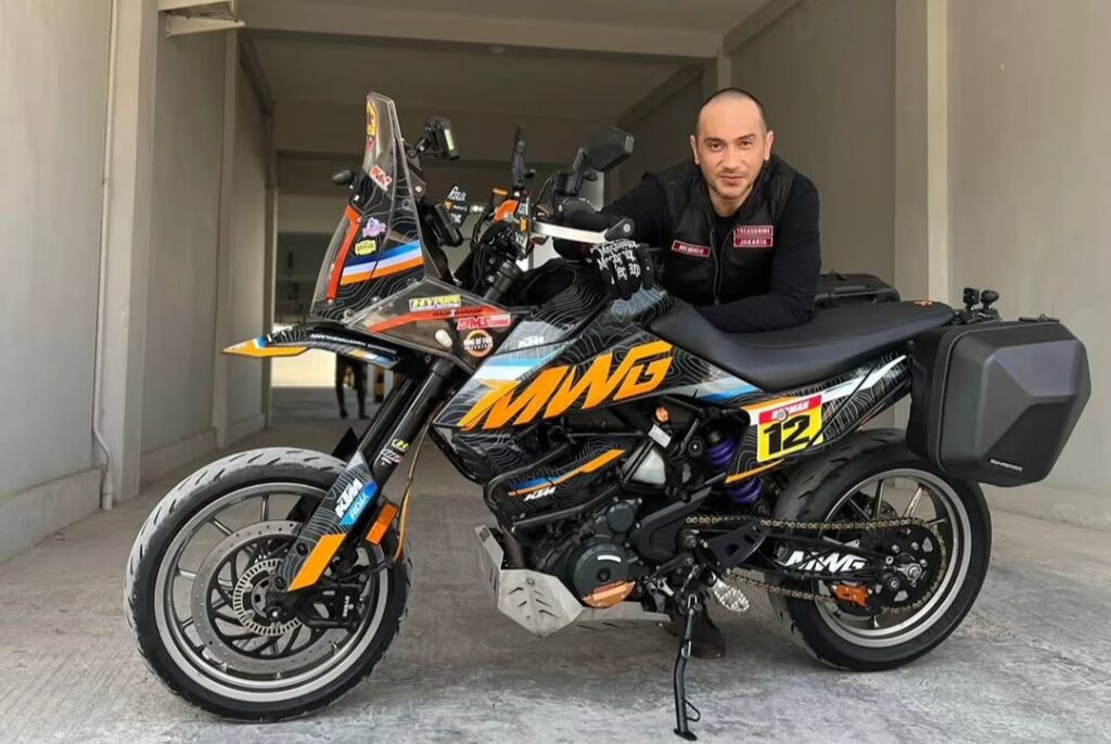 Jenazah disemayamkan di rumah duka kawasan Gintung sebelum prosesi pemakaman. 