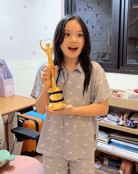 Sebagai orang tua, Gisel dan Gading Marten merasa bangga atas pencapaian putri mereka.