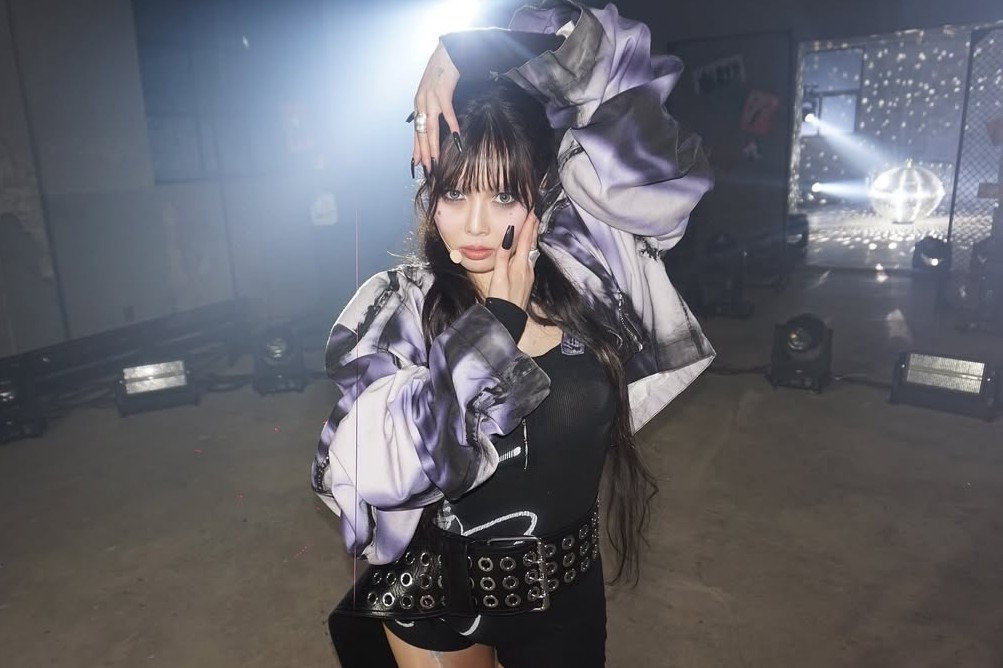 Beberapa jam setelah insiden di WATERBOMB MACAU, HyunA akhirnya muncul kembali melalui unggahan Instagram berlatar hitam yang berisi pesan emosional kepada para penggemar.