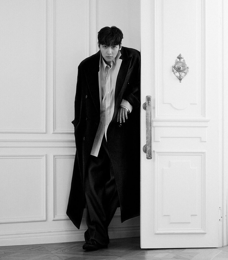 Dalam The Manipulated, Ji Chang-wook memerankan Park Tae-joong, seorang kurir baik hati yang dijebak atas tuduhan pemerkosaan dan pembunuhan