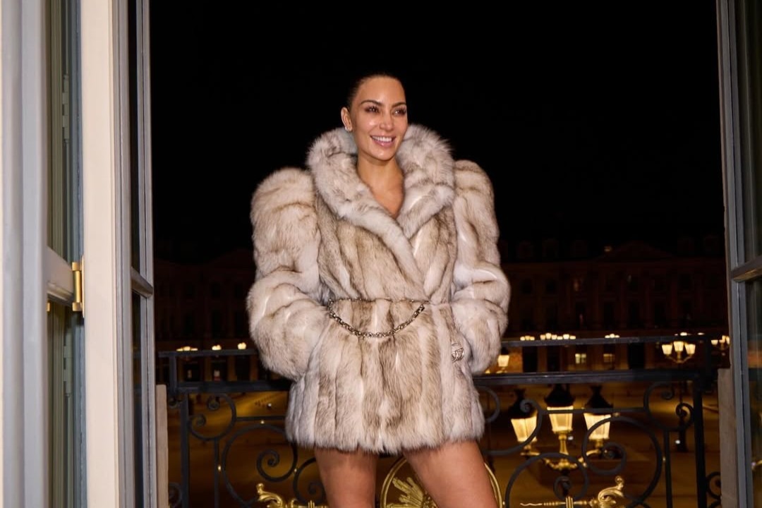 Kim Kardashian ragukan pendaratan di bulan