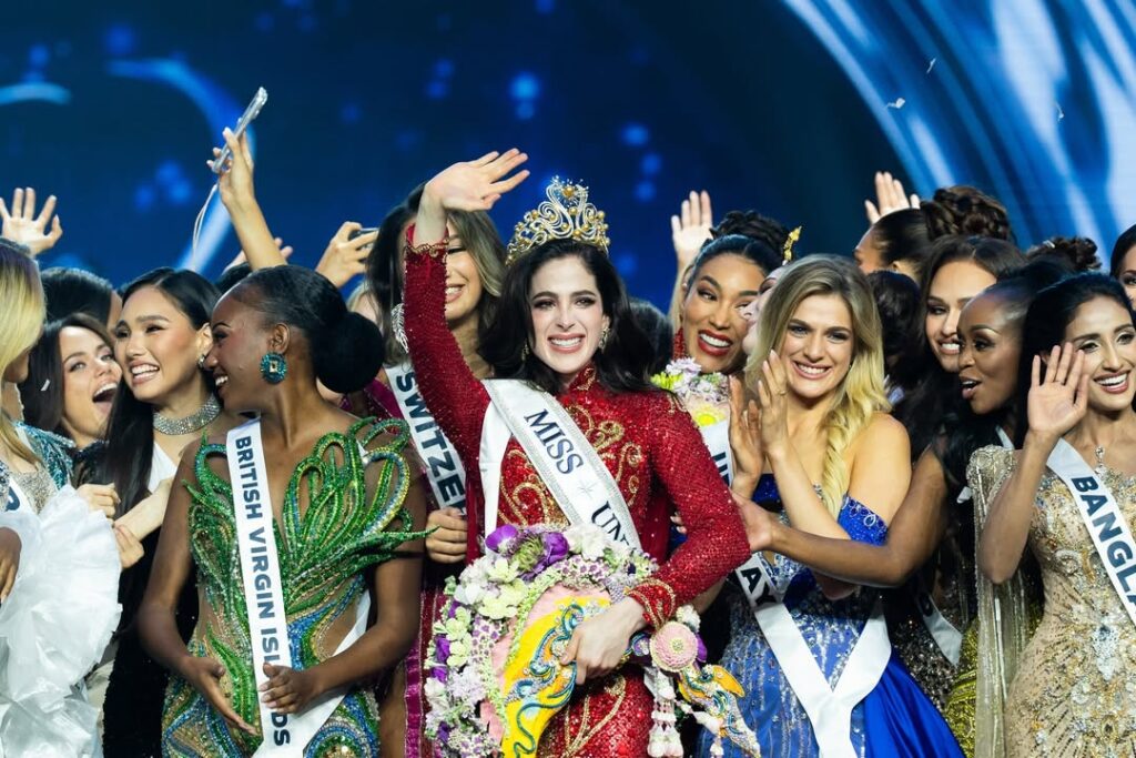 Salah satu isu yang paling banyak dibicarakan adalah insiden antara Miss Meksiko, Fátima Bosch, dengan eksekutif Miss Universe Thailand, Nawat Itsaragrisil.