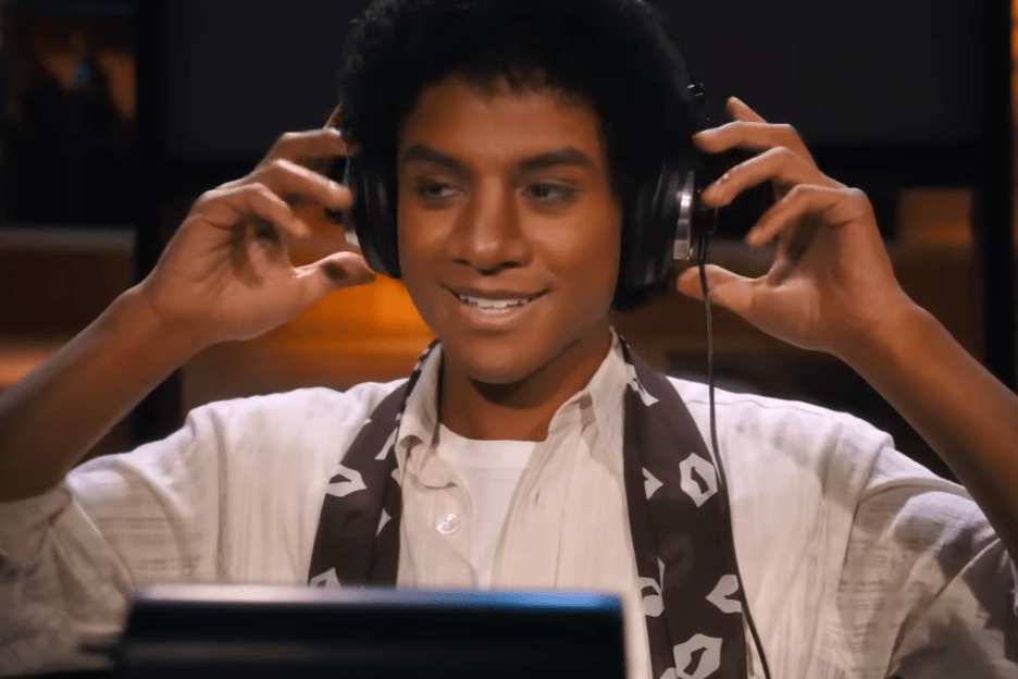 Penampilan Jaafar Jackson sebagai Michael Jackson mendapat pujian luas karena kemiripan fisik dan gestur yang autentik.