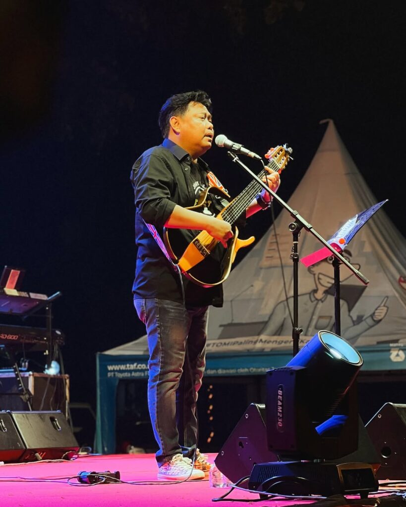 Sang komika tiba-tiba mengalami sesak napas dan segera dibawa ke rumah sakit terdekat. Namun, nyawanya tidak tertolong.