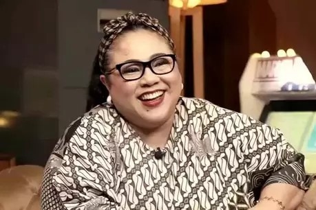 Tahun 2019, publik dikejutkan oleh kabar penangkapannya karena kasus narkoba bersama sang suami, July Jan Sambiran.