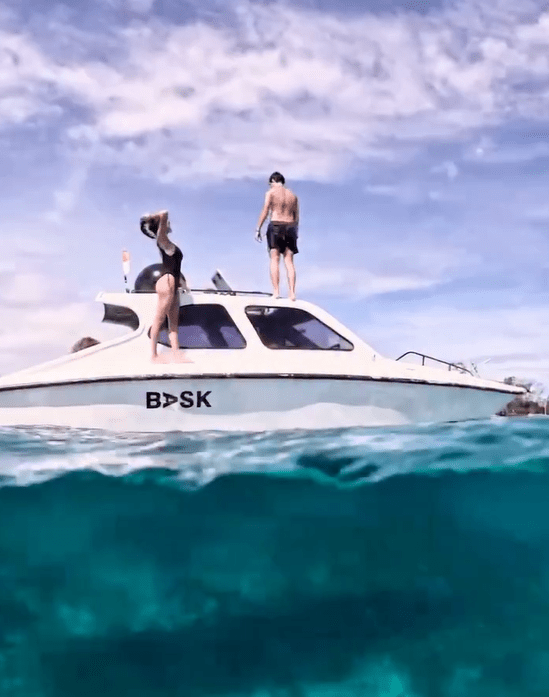 Selain makan malam, Olla dan Tristan juga menikmati waktu bersama di atas kapal.