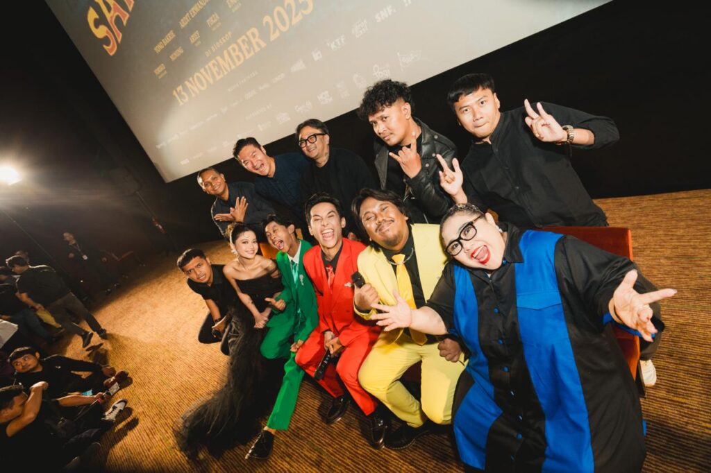 Nunung bela diri soal perannya sebagai mertua matre di film Pesugihan Sate Gagak. Ia ungkap alasan di balik tuntutan mahar dan curhat soal capeknya hidup miskin. Simak kisah lengkapnya di sini.