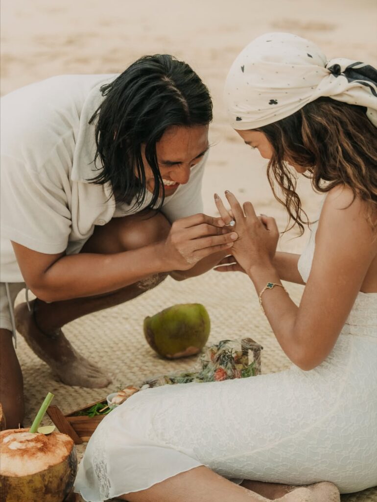 Dalam unggahan lanjutan, Sean menuliskan refleksi mendalam tentang hubungan mereka dengan kalimat romantis.