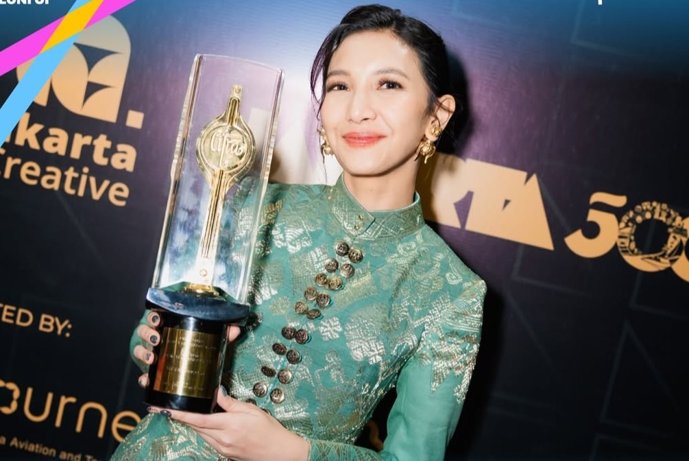 Dalam film Sore: Istri dari Masa Depan, Sheila memerankan karakter Sore, seorang perempuan yang berusaha kembali ke masa lalu