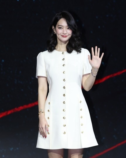 Setahun setelah kesuksesan Hometown Cha-Cha-Cha, Shin Min Ah kembali tampil dalam drama omnibus Our Blues.