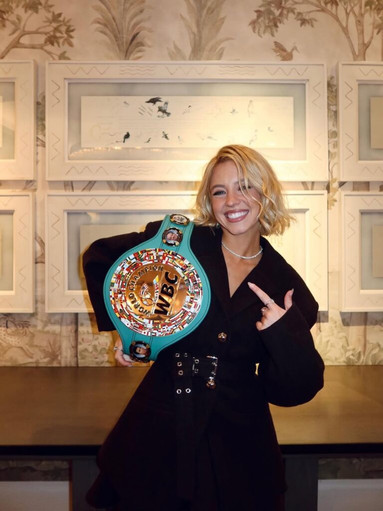 Transformasi Sydney Sweeney bukan hanya soal fisik, tetapi juga mental. Ia menyebut bahwa proses penurunan berat badan ini membutuhkan komitmen penuh dan pengendalian diri.