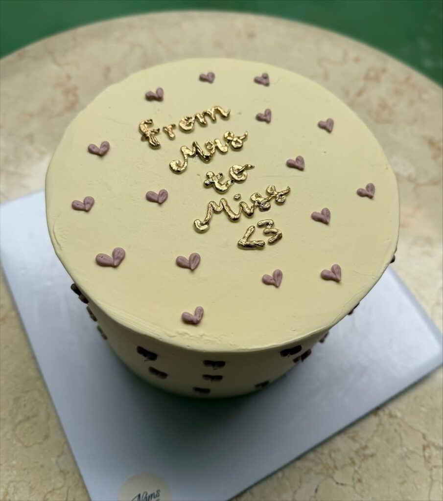 Beberapa bahkan menganggap langkah Tasya sebagai representasi perempuan modern yang tidak takut menghadapi perubahan status.