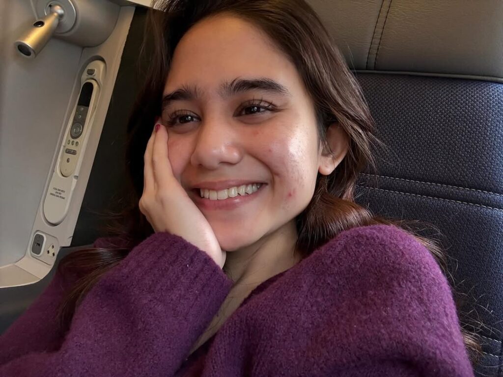 Tissa Biani bukan kali pertama tampil tanpa makeup. Ia dikenal sebagai artis muda yang sering membagikan potret wajah aslinya