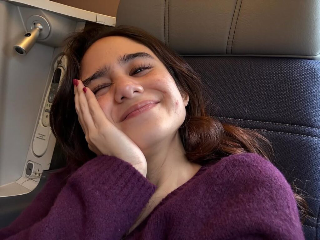 Tissa membantu menghapus stigma bahwa jerawat adalah sesuatu yang harus disembunyikan.