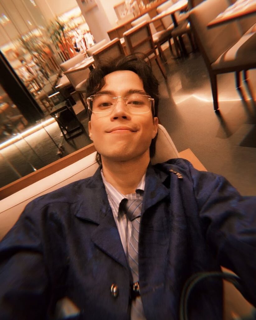 Sebelum resmi hiatus, Vidi Aldiano tetap menyempatkan diri untuk menyelesaikan episode terakhir podcast Podhub yang ia bawakan bersama Deddy Corbuzier.