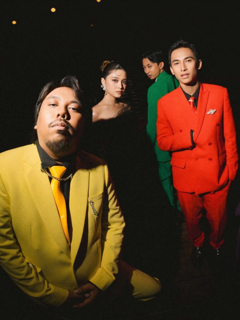 Dalam film ini, Yoriko beradu akting dengan sejumlah komika ternama seperti Ardit Erwandha, Yono Bakrie, dan Beni Siregar.