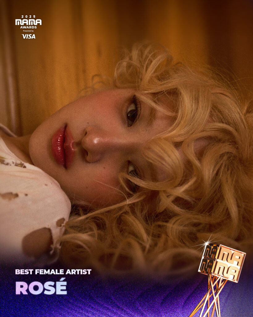 Kolaborasi lintas genre antara Rosé BLACKPINK dan Bruno Mars lewat lagu “APT.” berhasil menyabet Song of the Year.