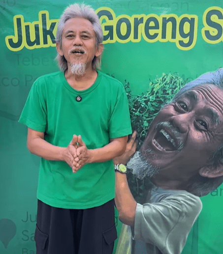 Di luar dunia hiburan, Epy bersama sang istri juga menjalankan usaha kuliner berupa warung jukut goreng Samali