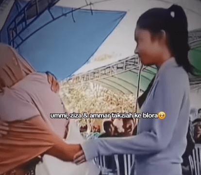 Azizah tiba dari Jakarta menuju Blora demi melihat jenazah ayah Pratama Arhan untuk terakhir kalinya.