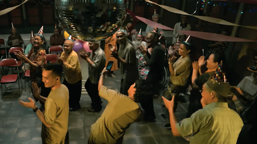 Data dari Cinepoint menunjukkan bahwa film ini telah meraih lebih dari 1,1 juta penonton hanya dalam tiga hari pertama.