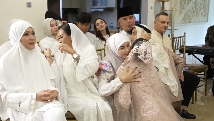 Isu Al Ghazali tidak sungkem kepada Mulan Jameela sempat menjadi trending di media sosial.