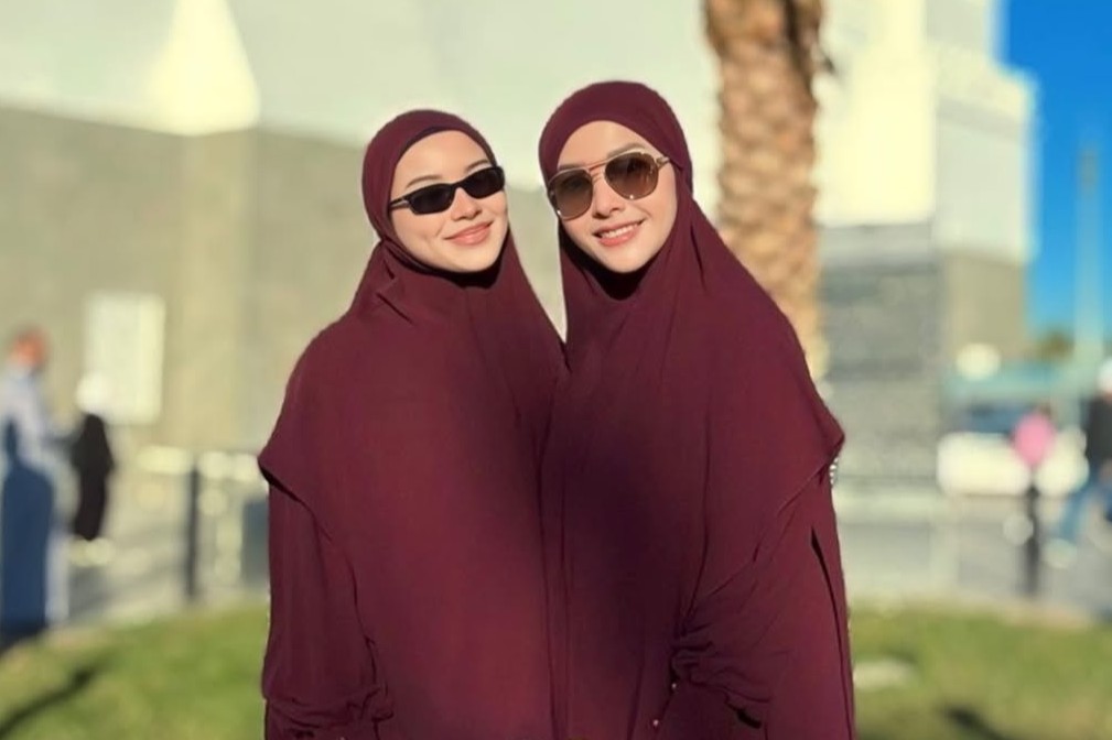 Alyssa Daguise dan Maia Estianty umrah bareng