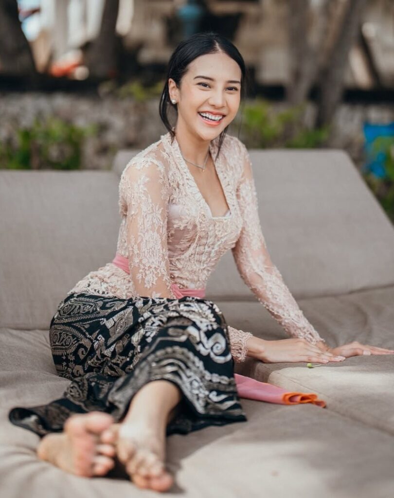 Perjalanan Anya Geraldine adalah perpaduan antara luka lama, penerimaan, dan keberanian membangun identitas kembali.