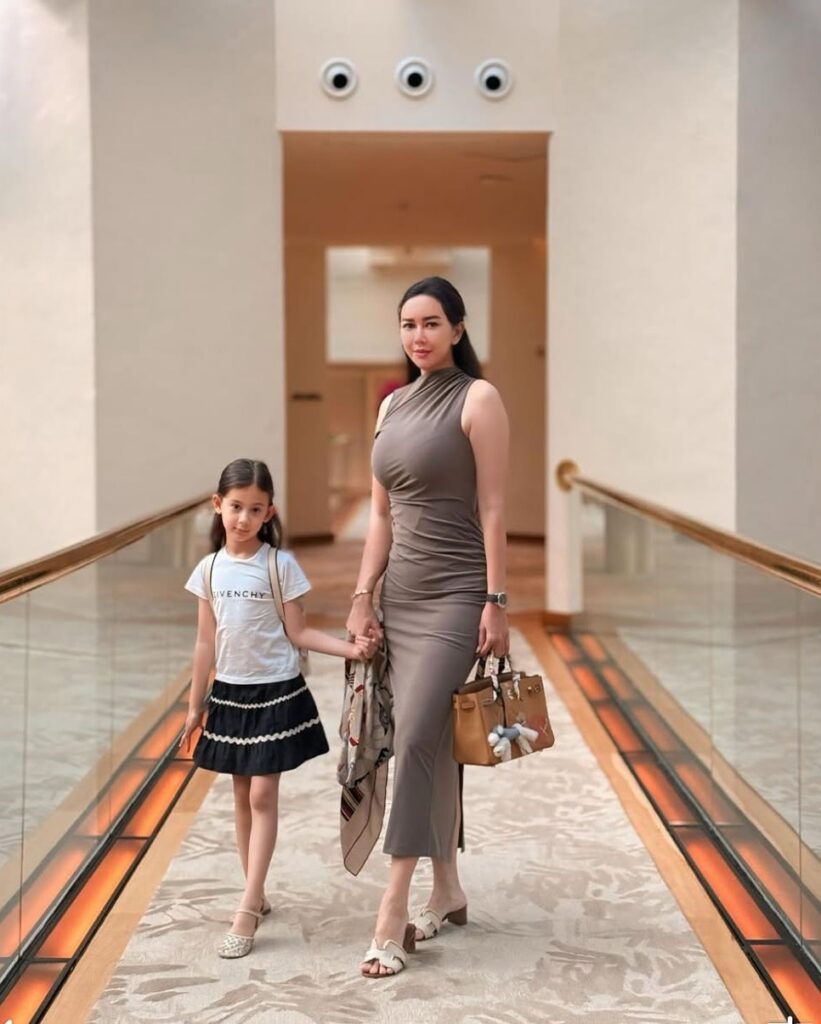 Langkah ini menunjukkan bahwa Aura Kasih dan tim hukumnya berusaha menjaga kredibilitas dengan tidak terjebak dalam rumor yang belum terbukti.