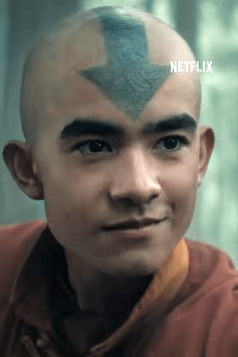 Detail lain yang menjadi perbincangan adalah penampilan Aang yang terlihat lebih dewasa dengan stik airbending ikoniknya