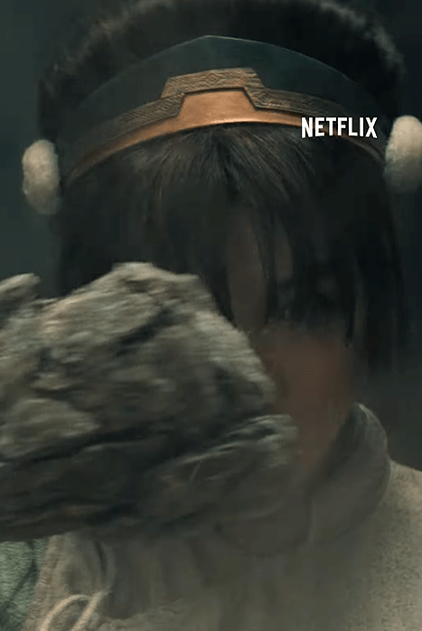 Salah satu momen paling dinanti adalah debut Toph Beifong, karakter favorit penggemar yang diperankan oleh Miya Cech.