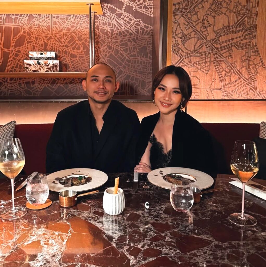 Dinner romantis menjadi inti perayaan ulang tahun pernikahan BCL dan Tiko.