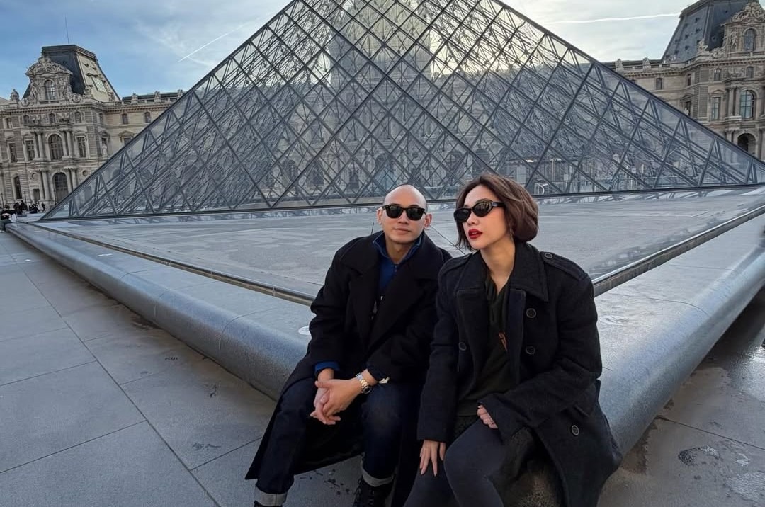 BCL bersama suami liburan ke Paris