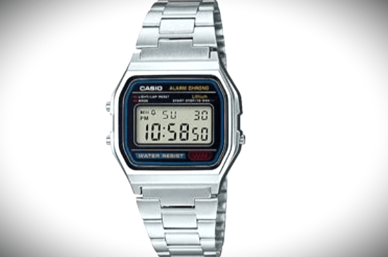 Casio menampilkan dua varian ikonik yaitu A158WA-1ADF dengan desain sederhana dan layar digital beriluminasi,