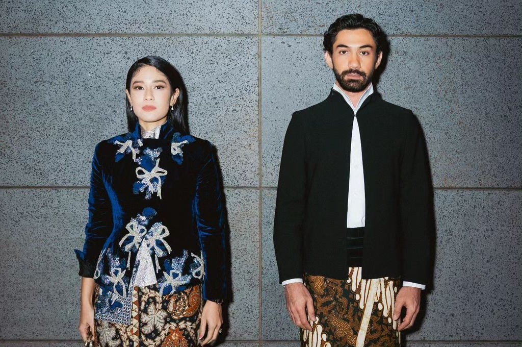 Reza Rahadian dan Dian Sastrowardoyo berperan dalam film Laut Bercerita